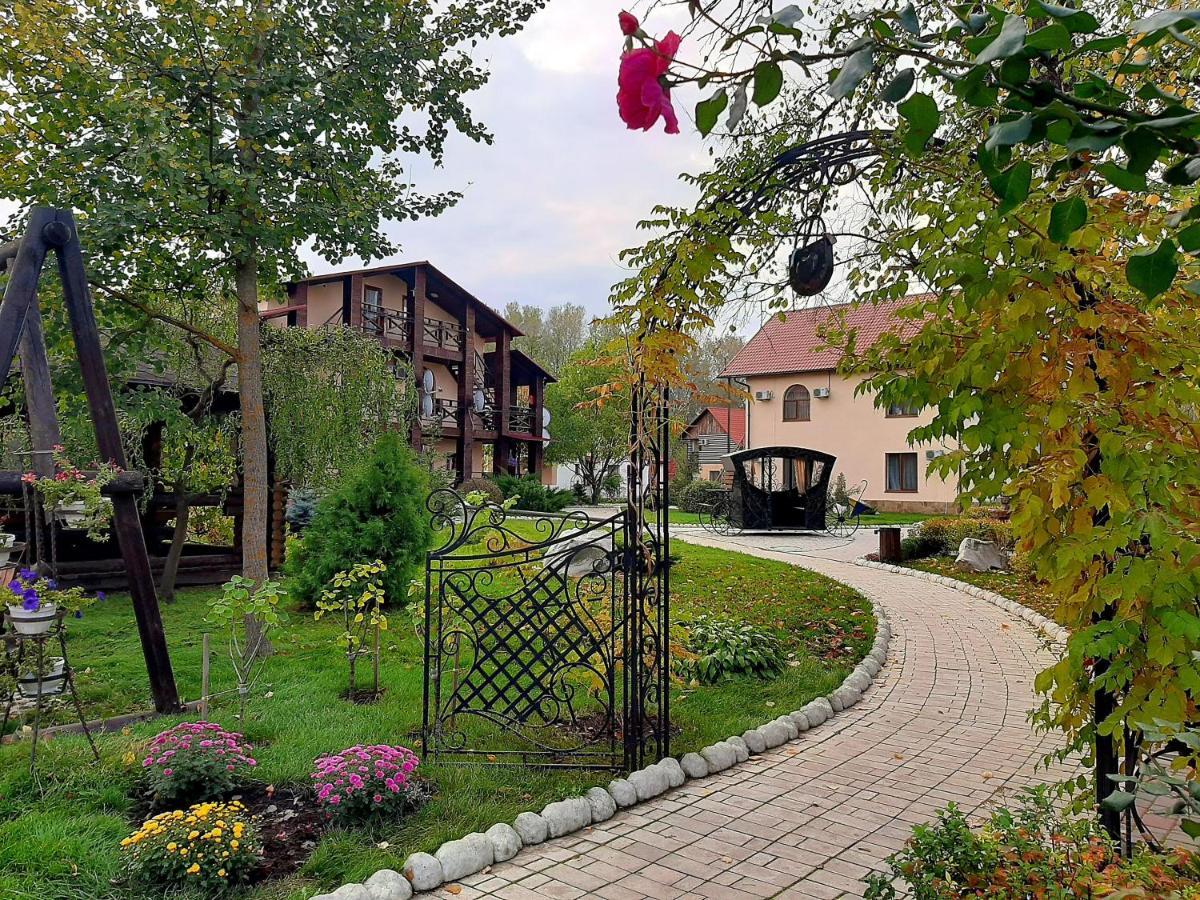 Kotej - Park Slavna Hotel Okhtyrka Exterior photo
